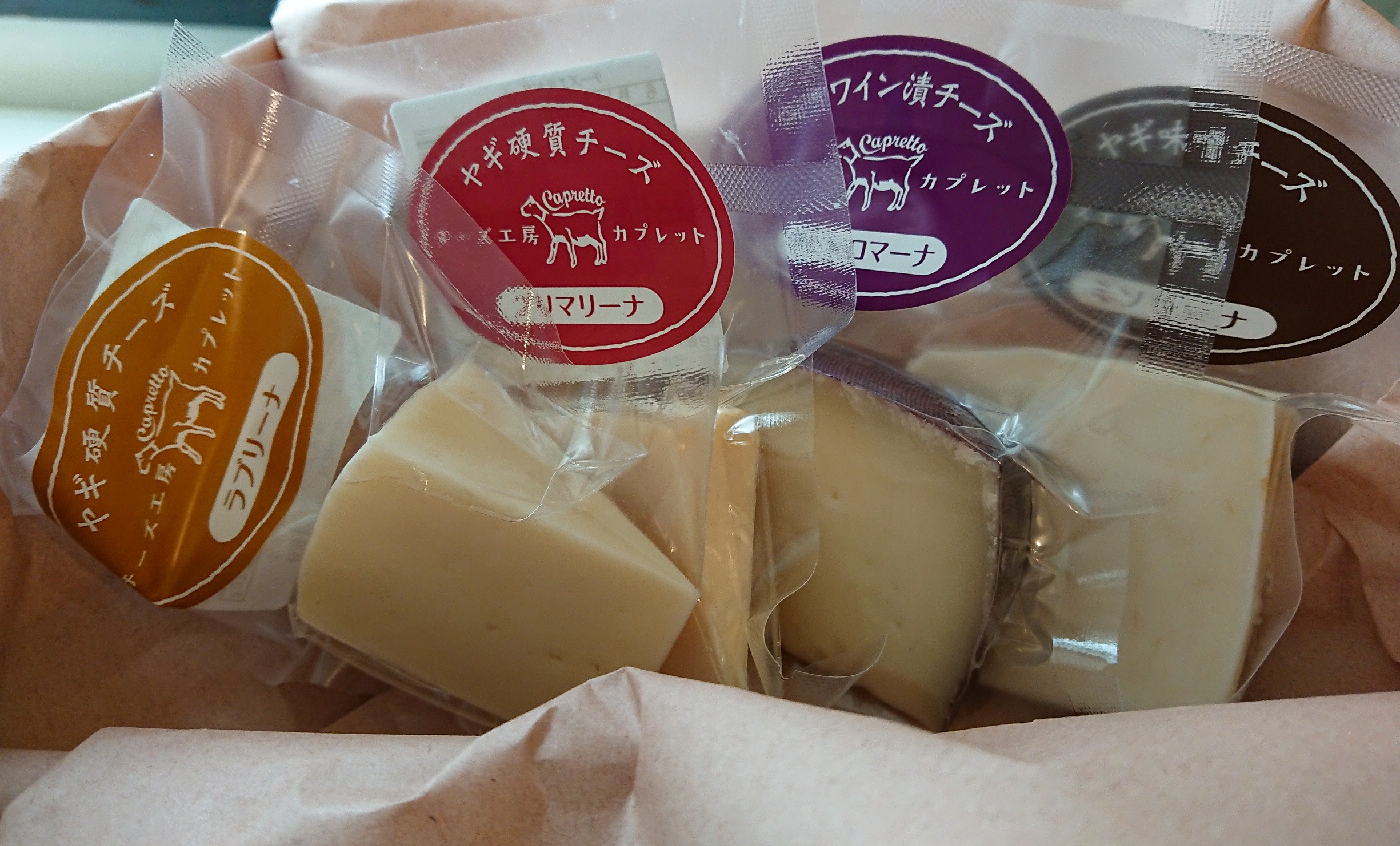 やぎミルクで作るセミハードチーズ４種詰め合わせ箱　capretto